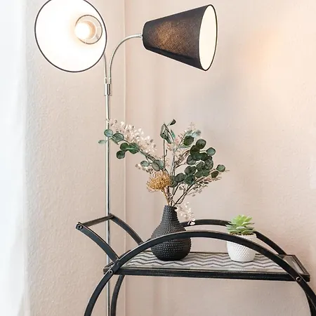 Dom wakacyjny Komplett Neu Ausgestattete Fuer 2 Personen - Mit Boxspringbett, Zwei Flat-tvs Und Parkplatz *