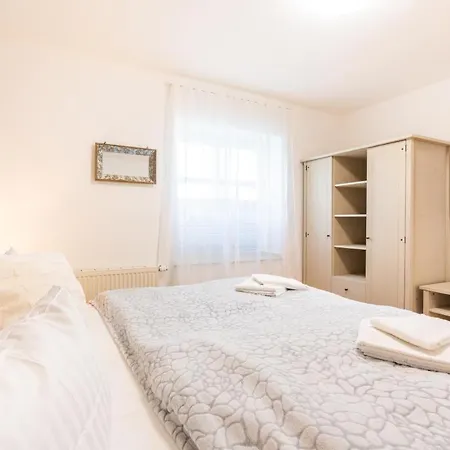 Komplett Neu Ausgestattete Fuer 2 Personen - Mit Boxspringbett, Zwei Flat-tvs Und Parkplatz Dom wakacyjny Heringsdorf
